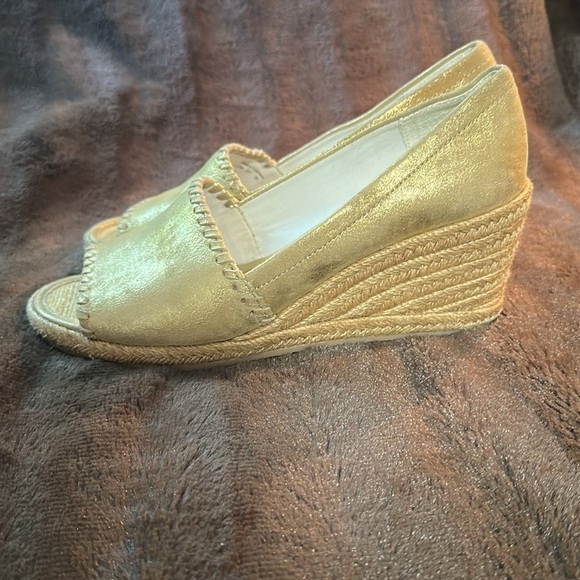 JACK ROGERS Palmer Wedge Gold Metallic Sz 6.5 - Picture 5 of 14
